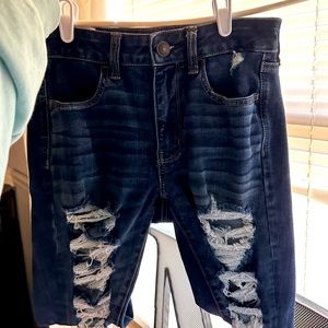 American Eagle-High waisted ripped Jeans